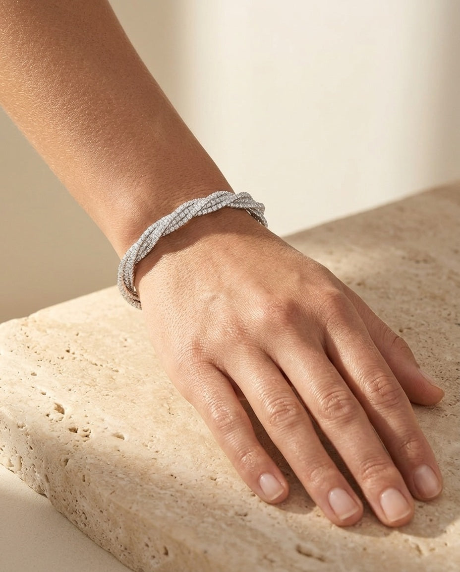 ALTUNA Spirale Bracelet worn on the wrist