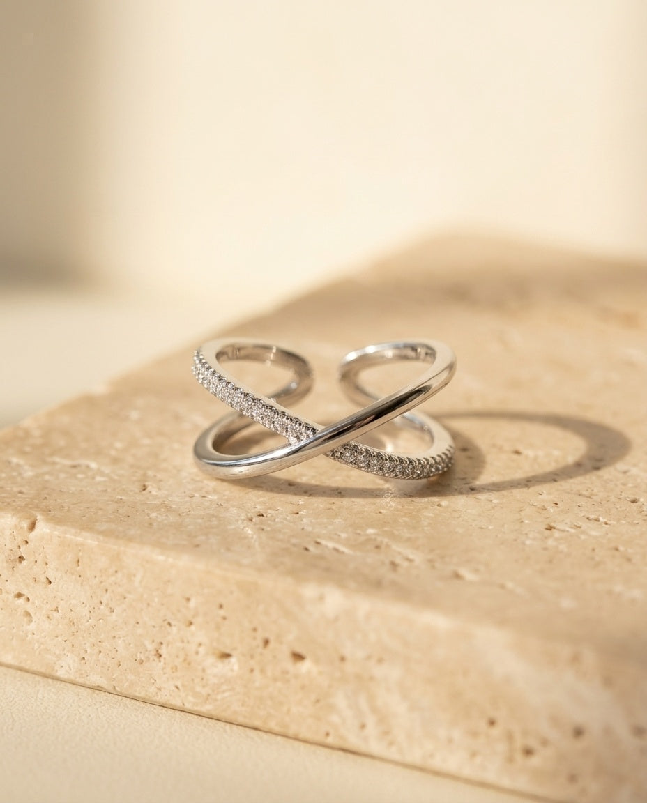 ALTUNA Sync Ring in silver on warm beige travertine